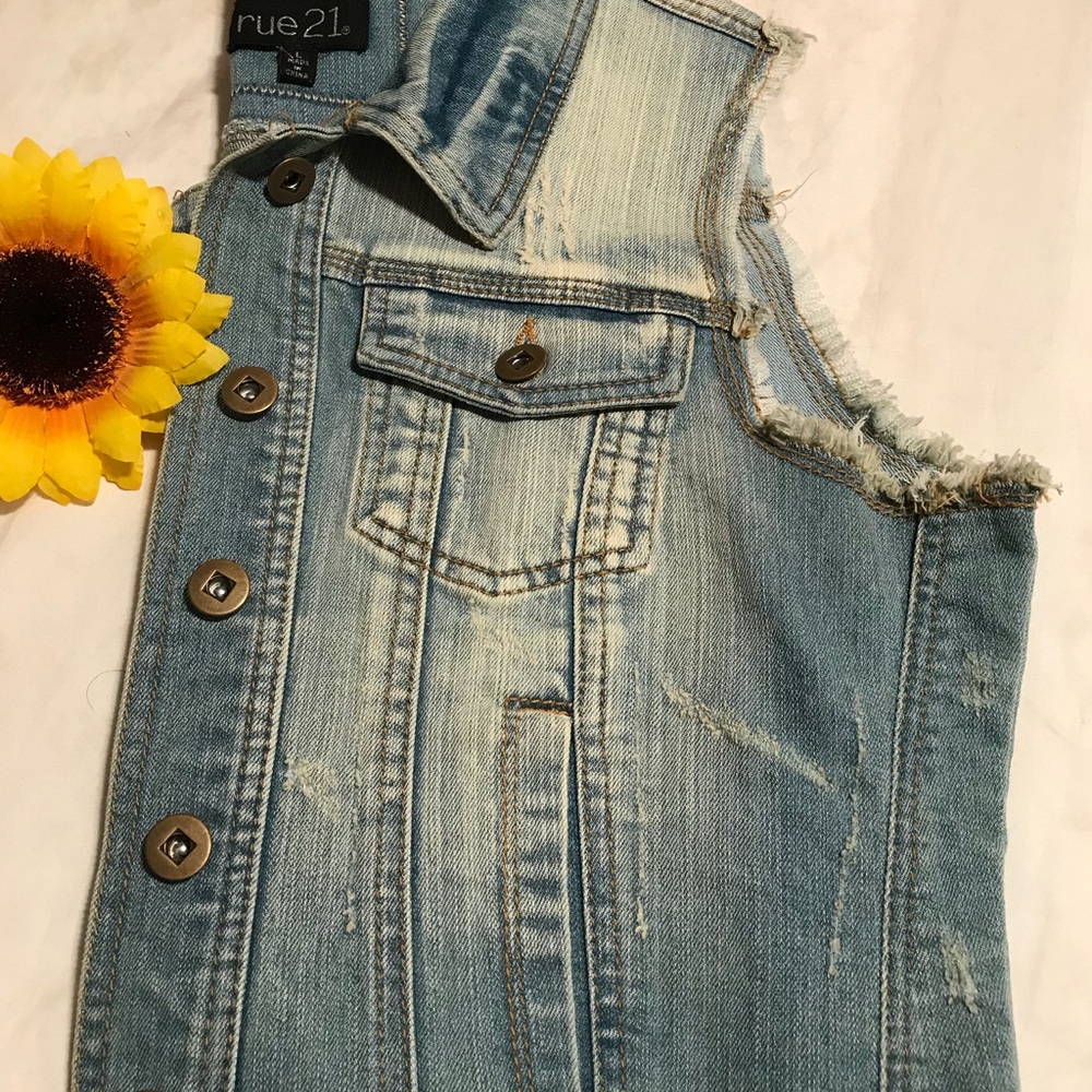 Beautiful Rue 21 Top - Picture 4 of 8